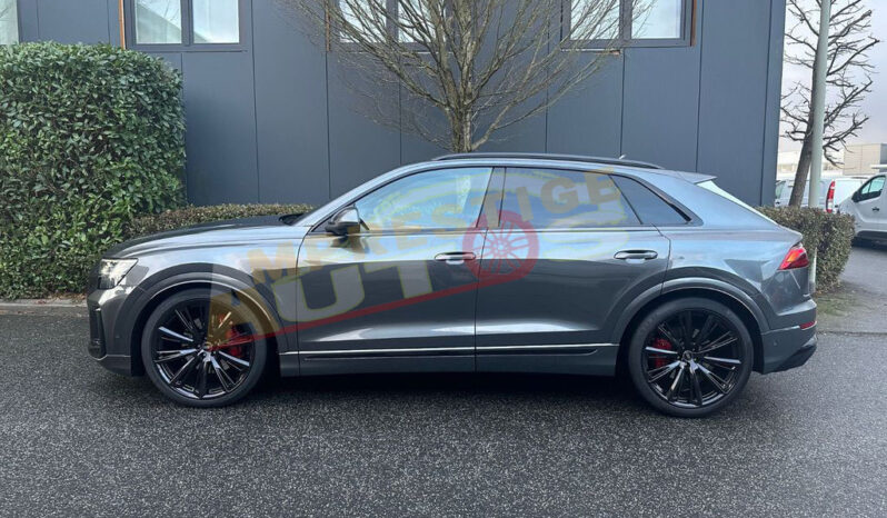 
								Audi Q8 50 TDI Quattro S Line – 2025 – Gris Métallisée full									