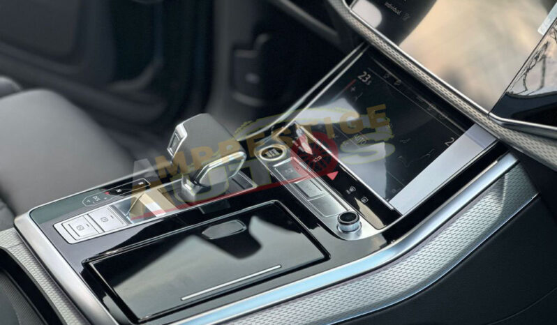 
								Audi Q8 50 TDI Quattro S Line – 2025 – Gris Métallisée full									