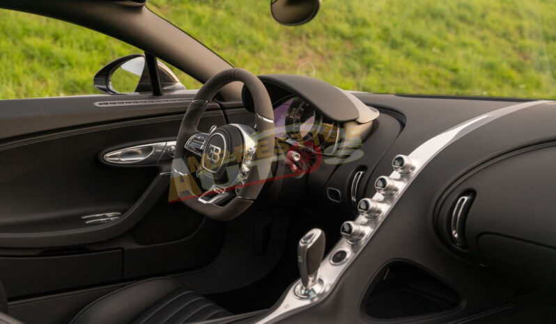 
								Bugatti Chiron Sport – Visible Carbon – Sky View – 2021 – Gris full									