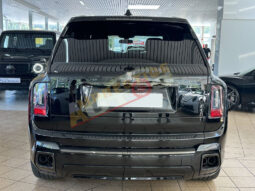 
										Rolls-Royce Cullinan Black Badge – Édition Exclusive (2025) full									