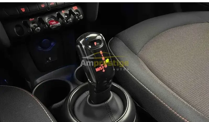 
								MINI Hatch Cooper DKG7 Essential 2022 – Essence Automatique full									